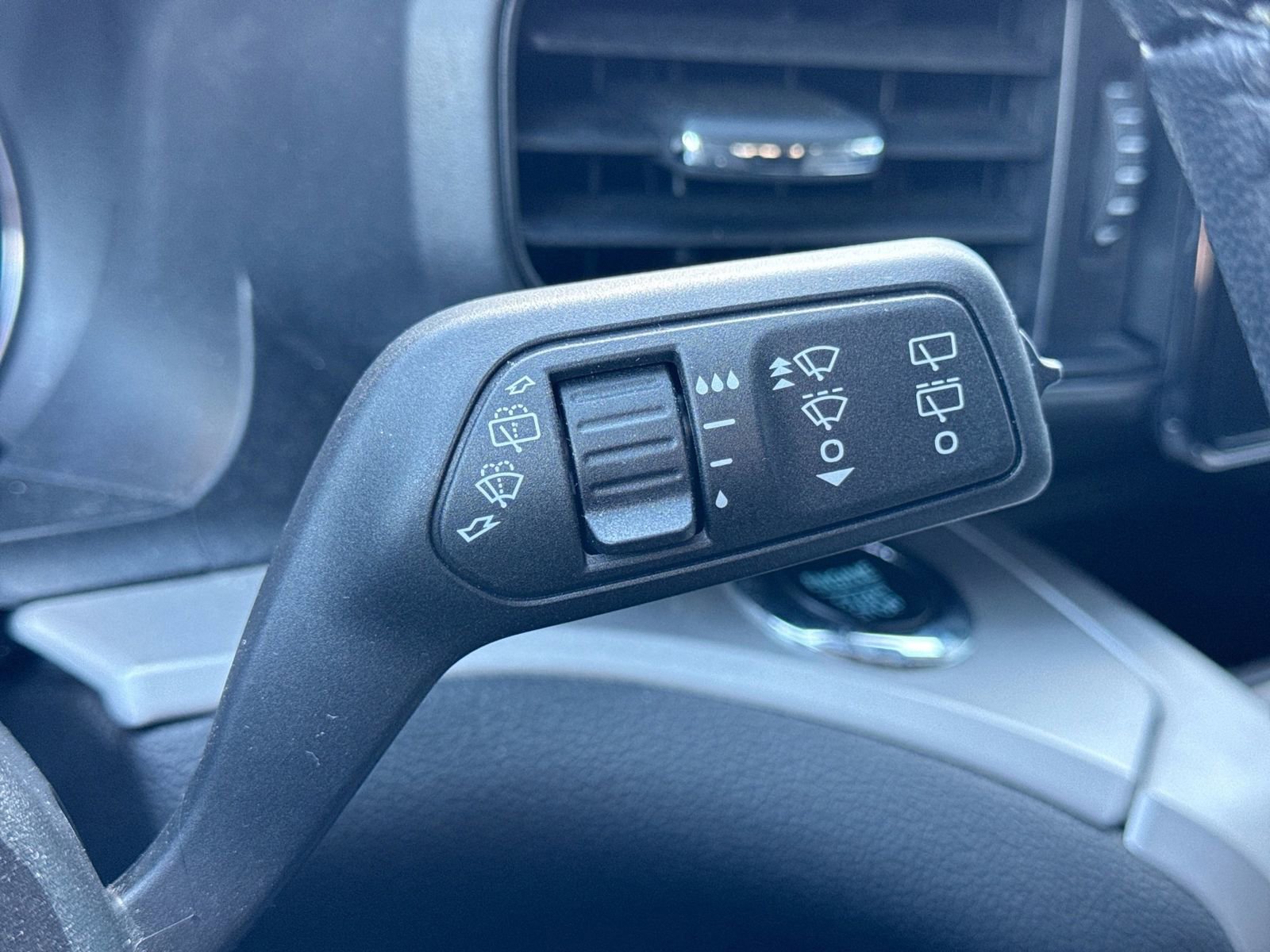 Certified 2023 Ford Explorer XLT image 25