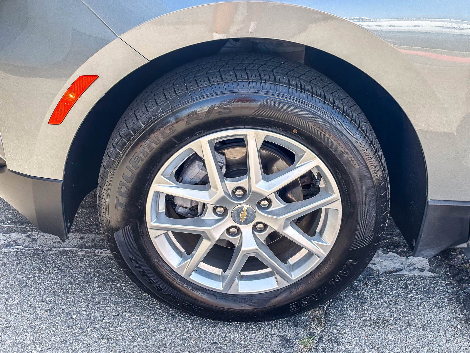 Used 2024 Chevrolet Equinox LT AWD/4WD image 12