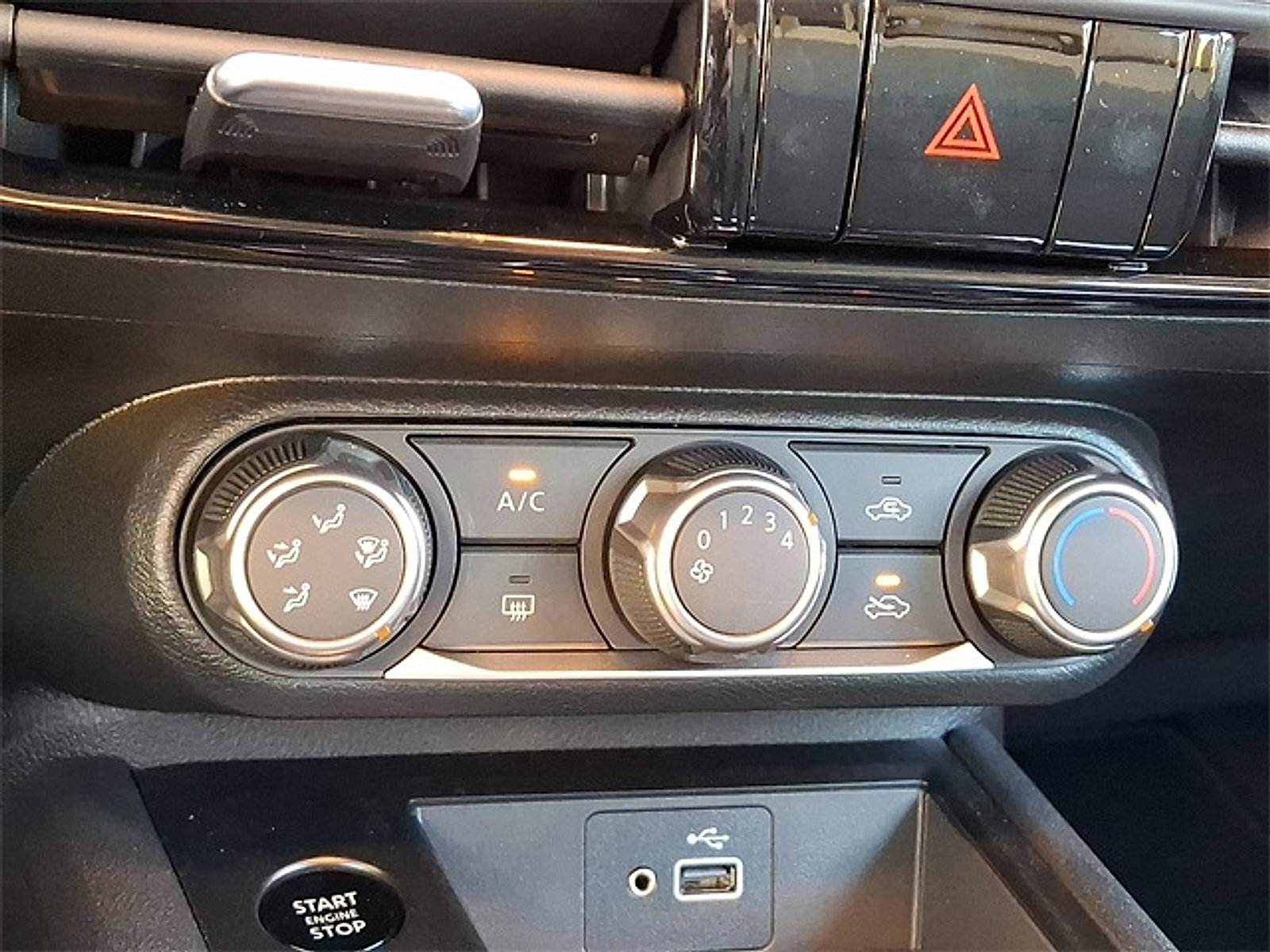 Certified 2025 Nissan Kicks S image 15