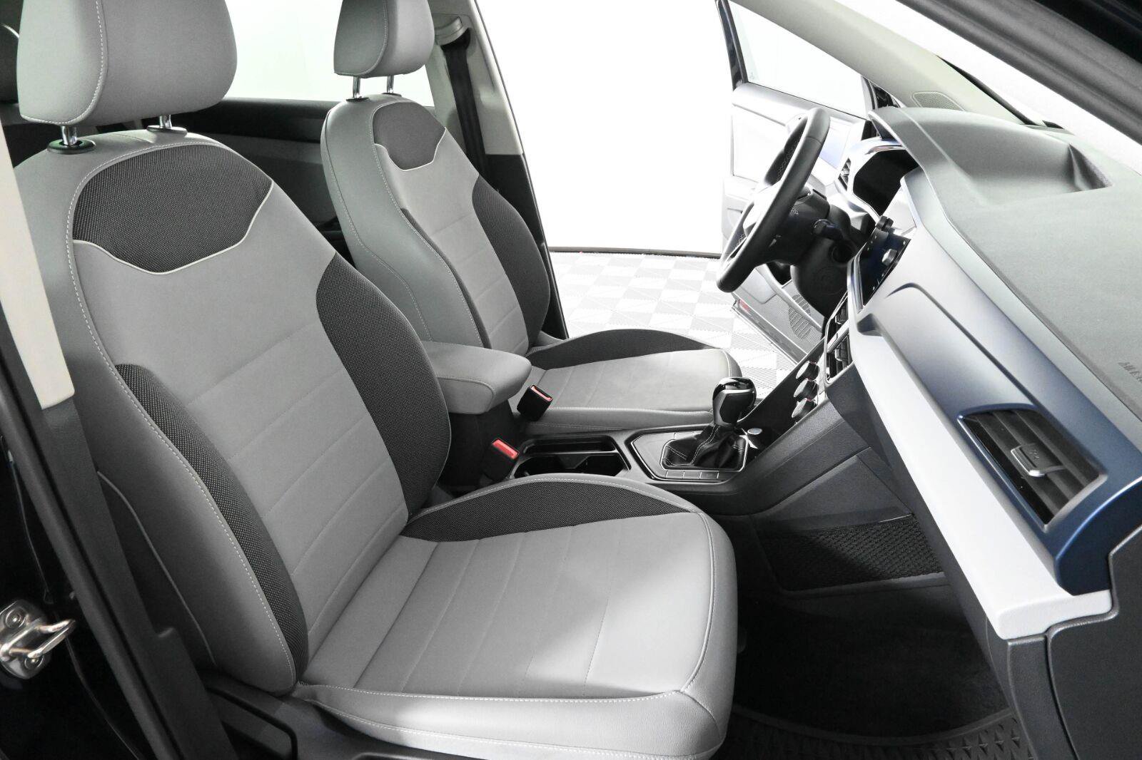 Certified 2023 Volkswagen Taos SE FWD image 12