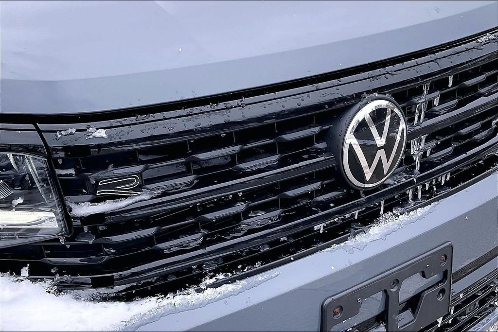 Used 2023 Volkswagen Atlas Cross Sport SEL R-Line image 31