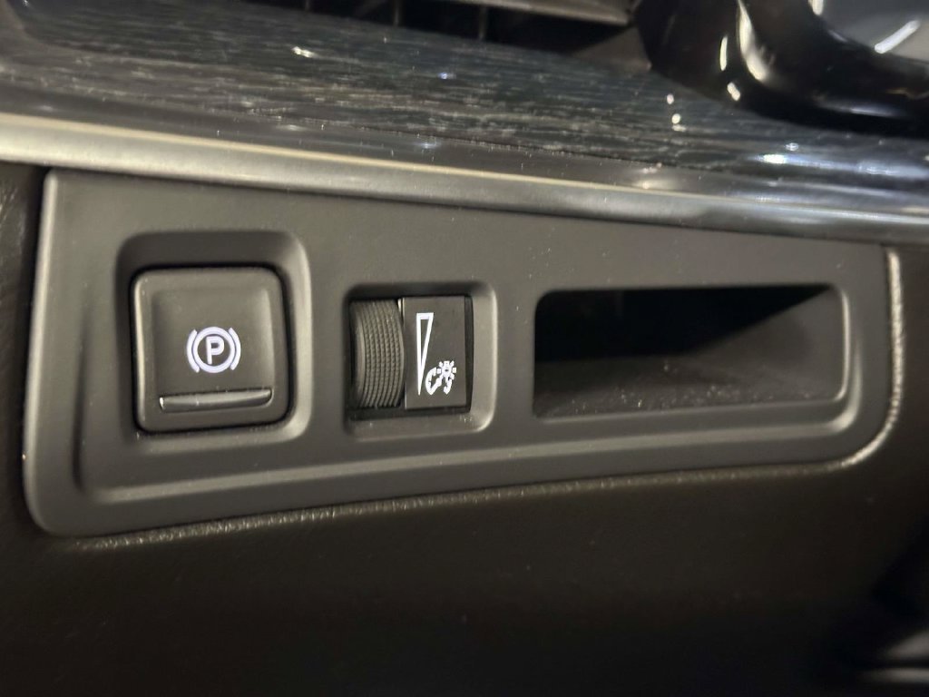 Used 2024 Cadillac XT5 Premium Luxury w/ LPO, Floor Liner Package AWD/4WD image 24