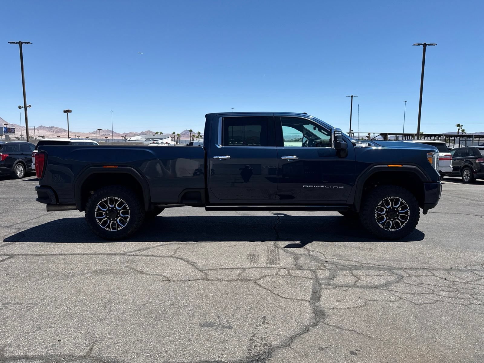 Used 2023 GMC Sierra 3500 Denali w/ Denali Ultimate Package AWD/4WD image 4
