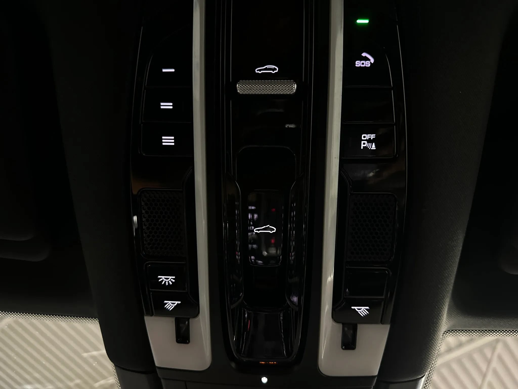 Used 2022 Porsche Cayenne AWD/4WD image 37