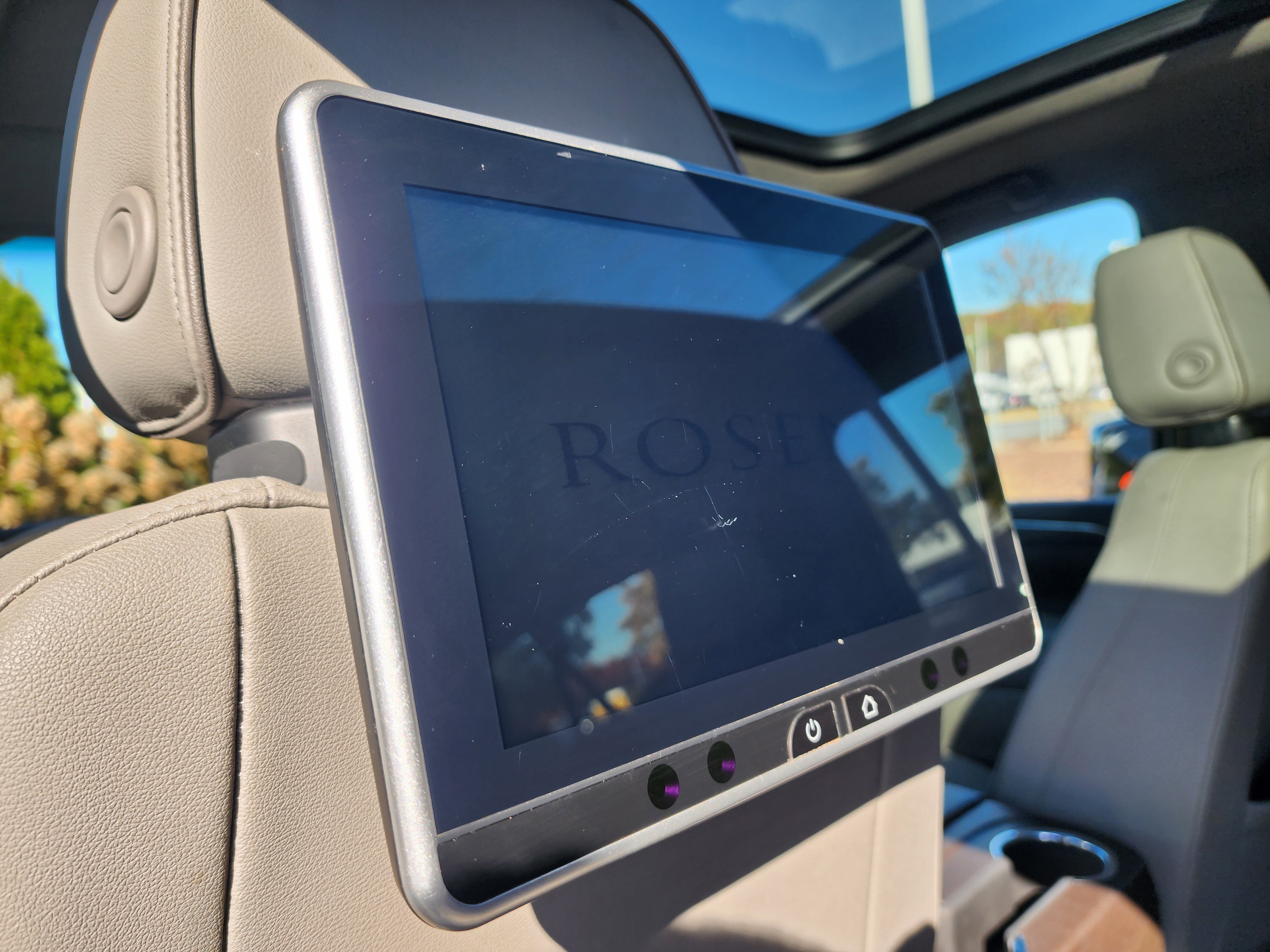 Used 2023 GMC Yukon XL SLT w/ SLT Premium Package image 18