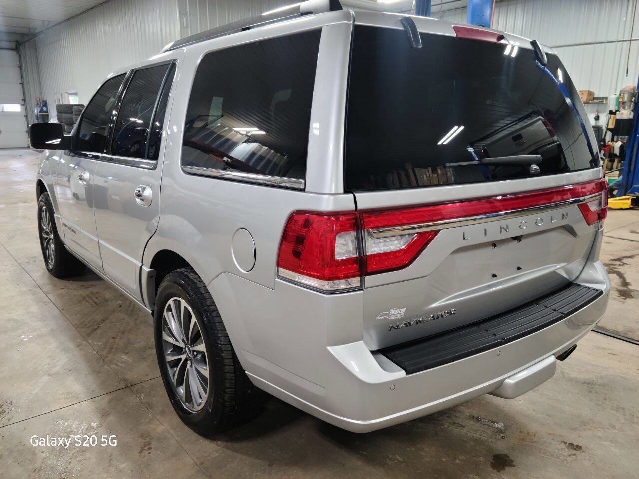 Used 2017 Lincoln Navigator Select image 7