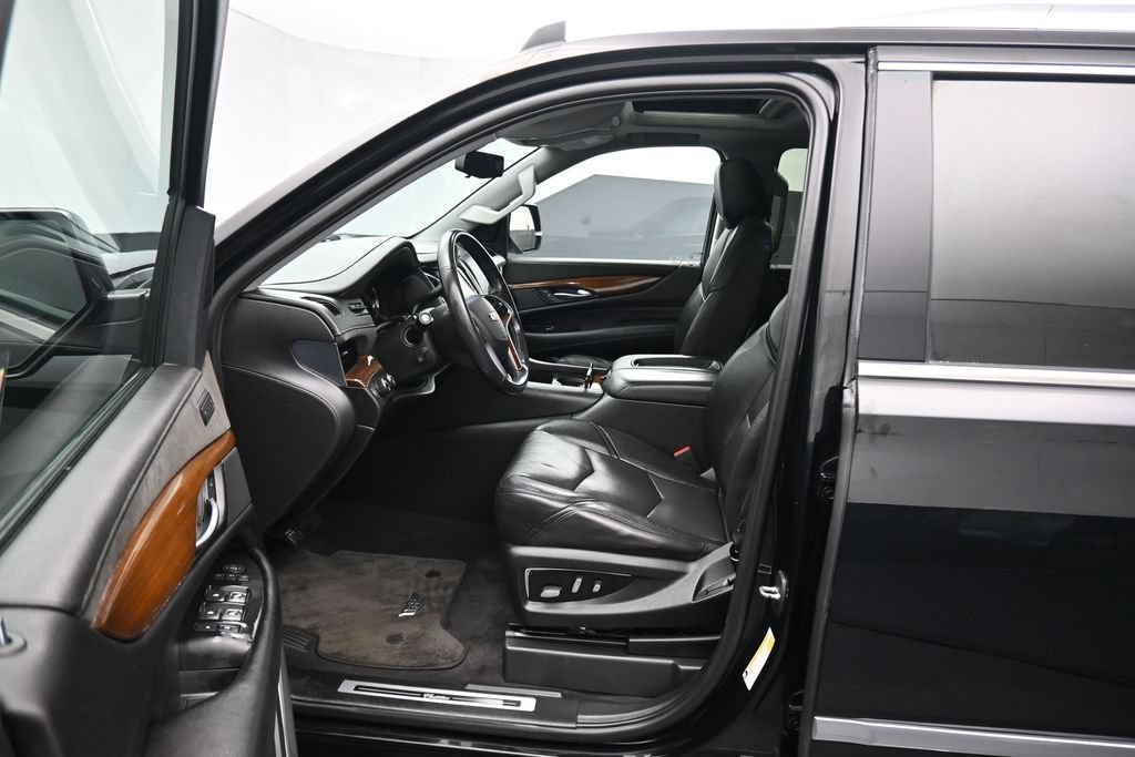 Used 2020 Cadillac Escalade Luxury w/ LPO, Radiant Package AWD/4WD image 12