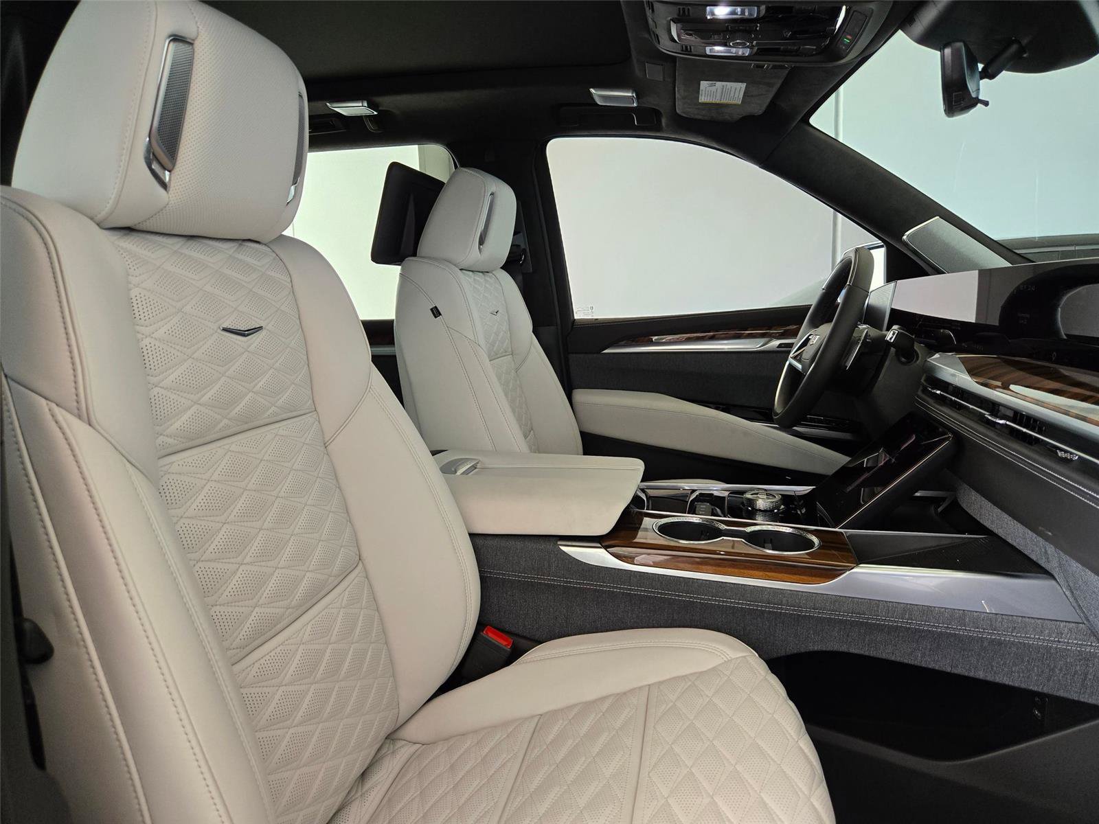 New 2026 Cadillac Escalade ESV Platinum Sport w/ LPO, Floor Liner Package AWD/4WD image 30