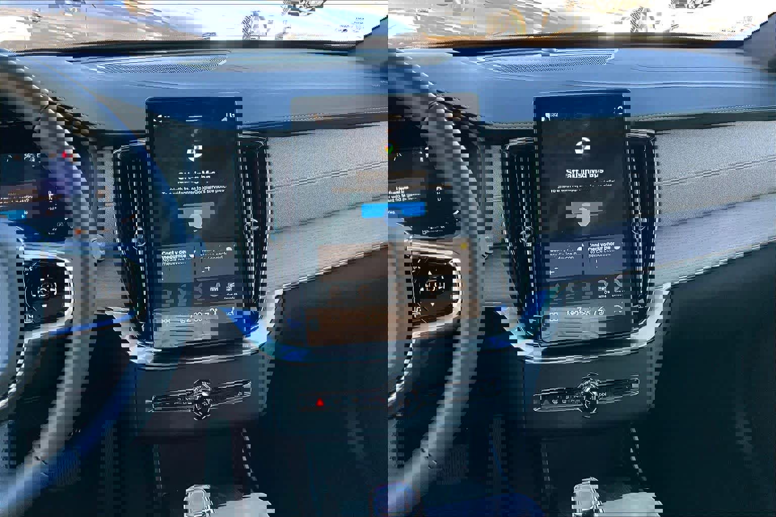 New 2026 Volvo XC90 B6 Plus w/ Protection Package Premier image 8