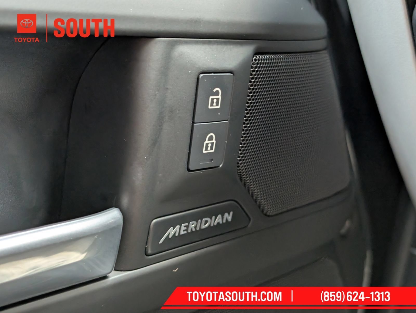 Used 2025 Land Rover Defender 110 S AWD/4WD image 28