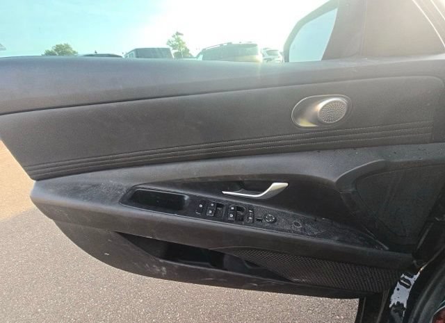 Used 2025 Hyundai Elantra SEL FWD image 9