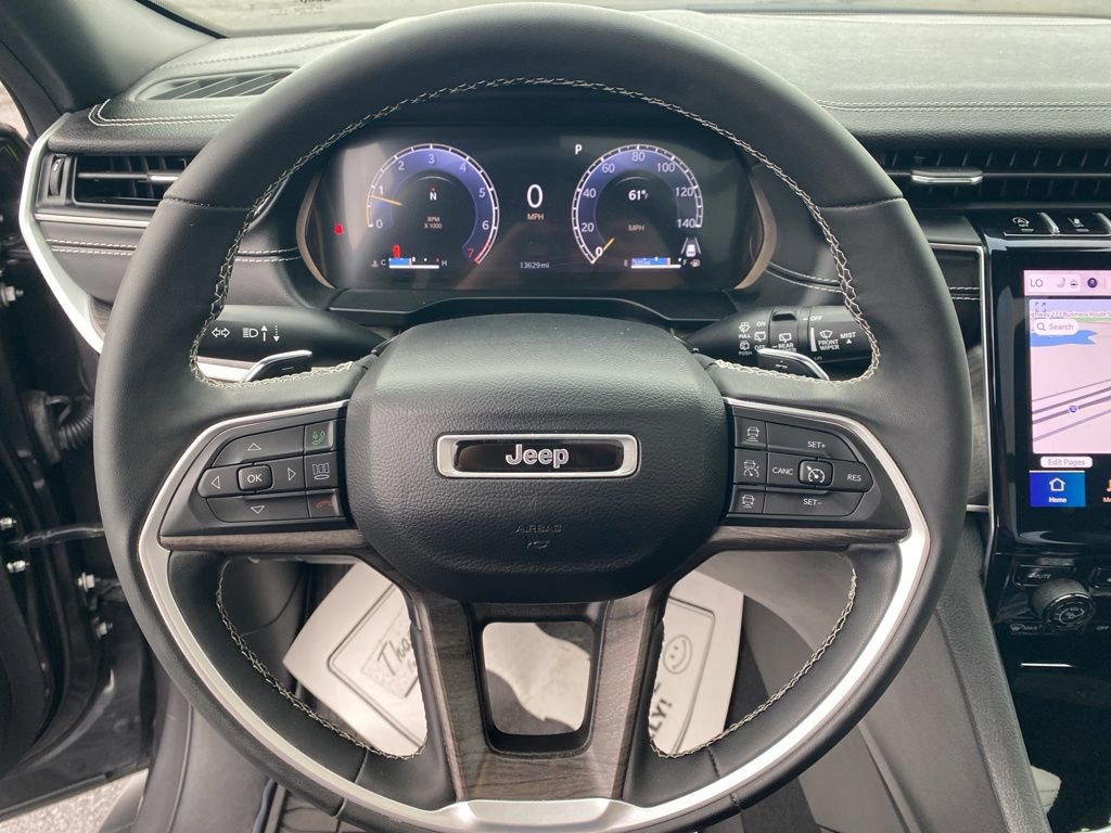 Used 2024 Jeep Grand Cherokee Limited AWD/4WD image 16