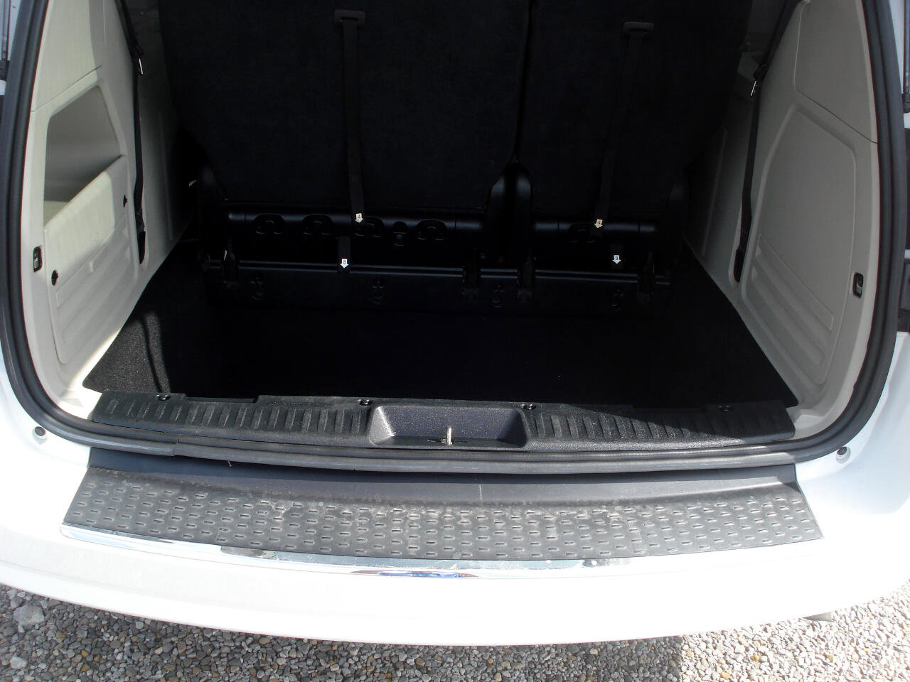 Used 2016 Dodge Grand Caravan SE image 36