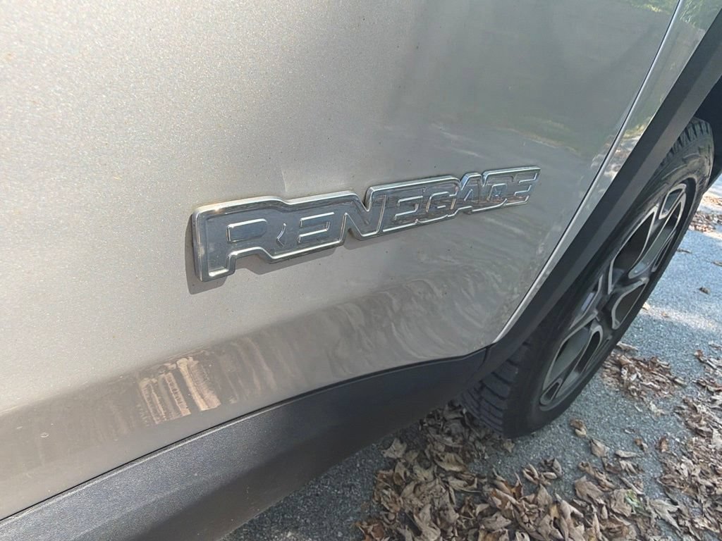 Used 2018 Jeep Renegade Limited w/ UConnect 8.4 Nav Group AWD/4WD image 15