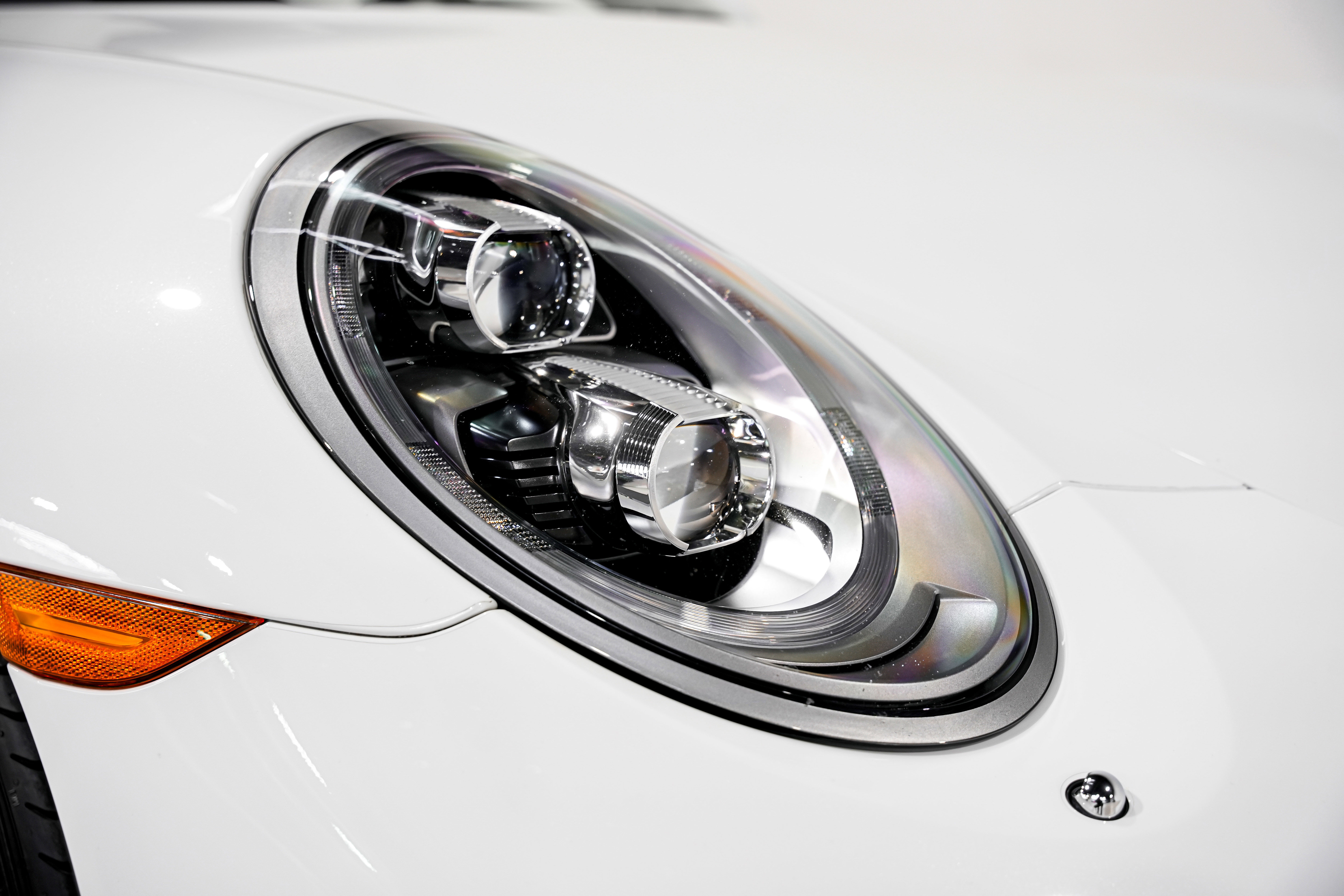 Used 2018 Porsche 911 Turbo image 40