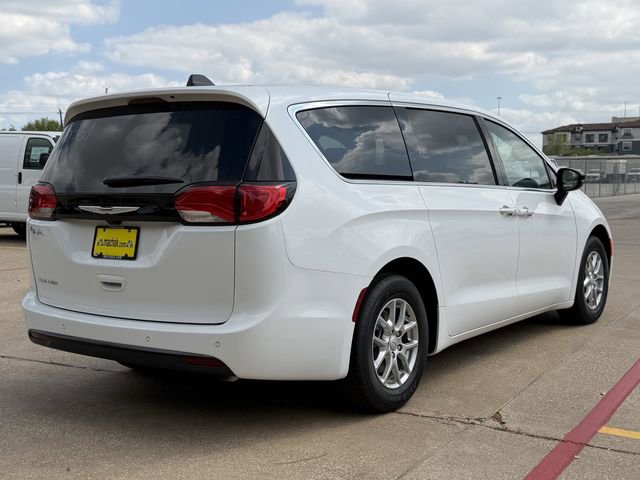 New 2026 Chrysler Voyager LX image 7