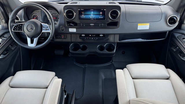 Used 2021 Mercedes-Benz Sprinter 3500 image 4