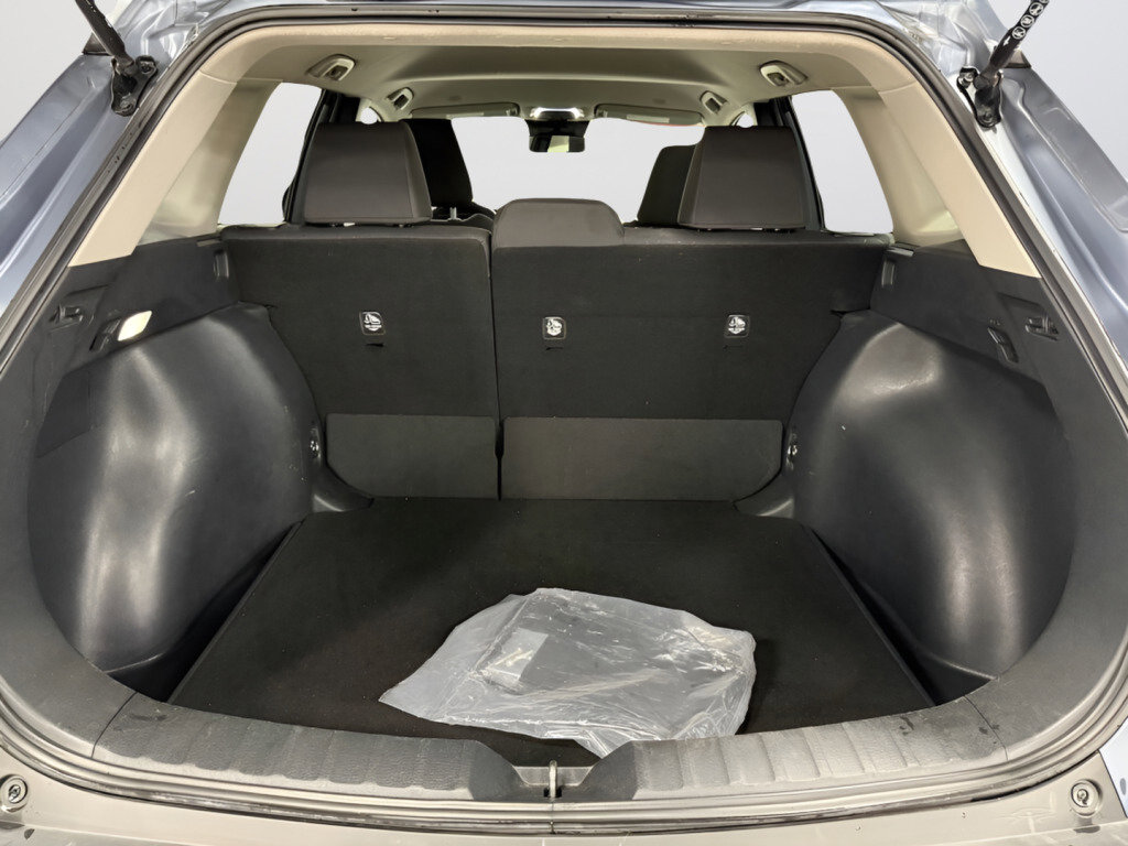 Used 2024 Toyota Corolla Cross LE image 9