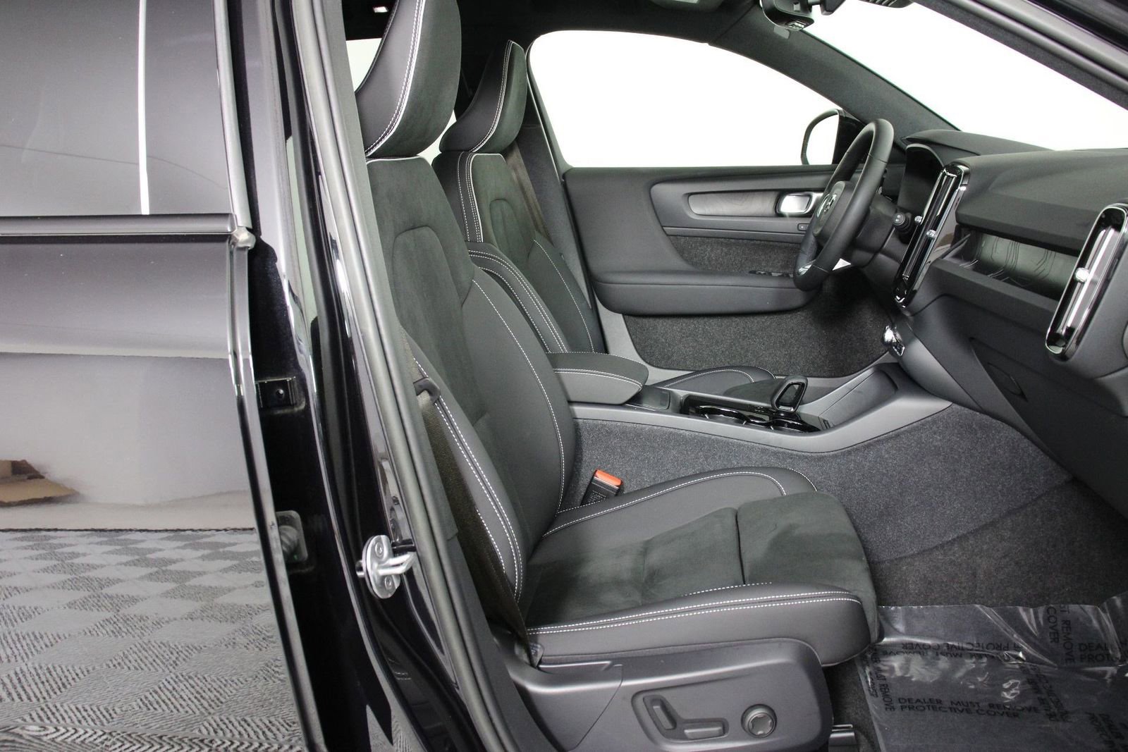 Certified 2023 Volvo XC40 Recharge Ultimate AWD/4WD image 27