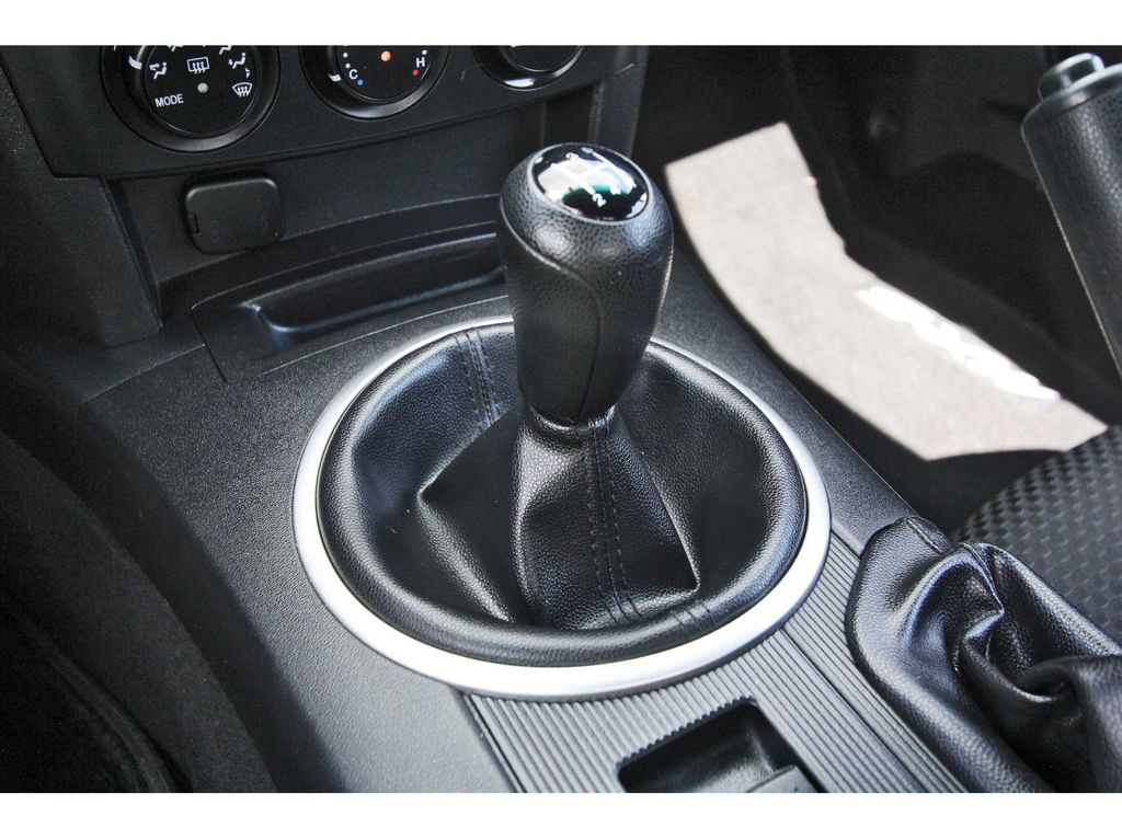 Used 2006 MAZDA MX-5 Miata RWD image 21