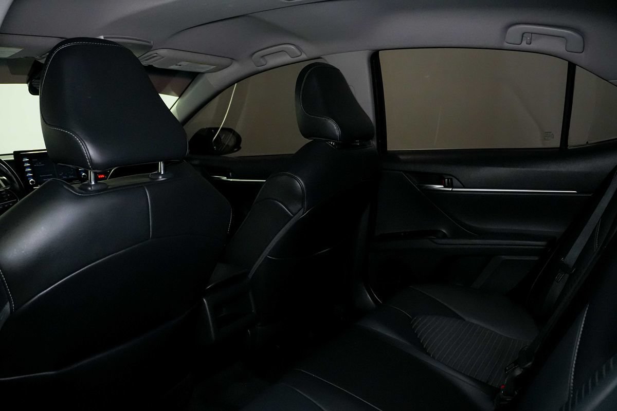 Used 2021 Toyota Camry SE FWD image 19
