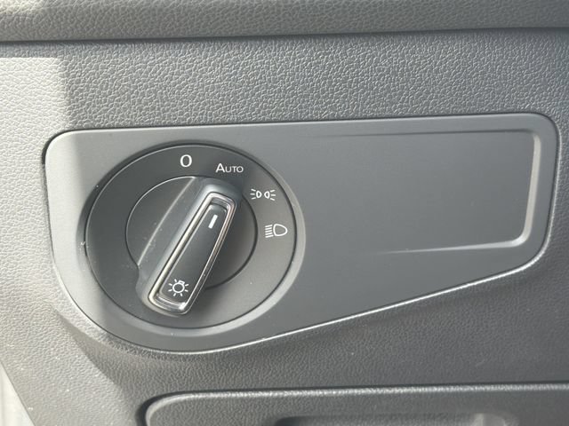 Used 2020 Volkswagen Tiguan SE FWD image 34