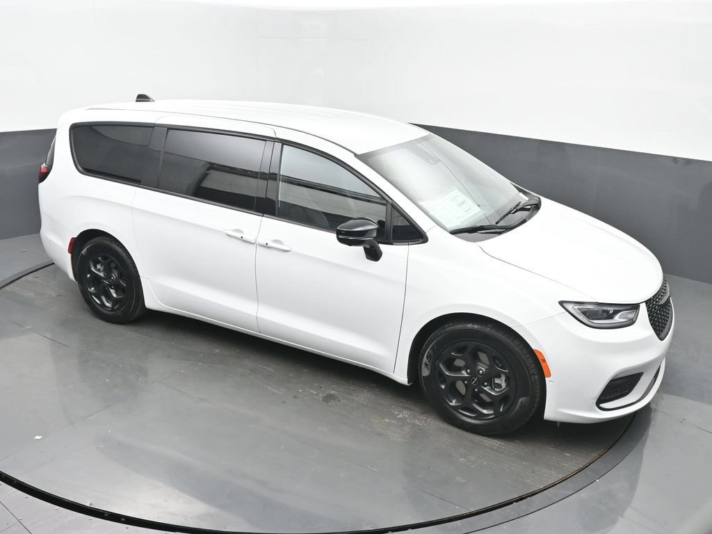 Used 2024 Chrysler Pacifica Limited FWD image 49