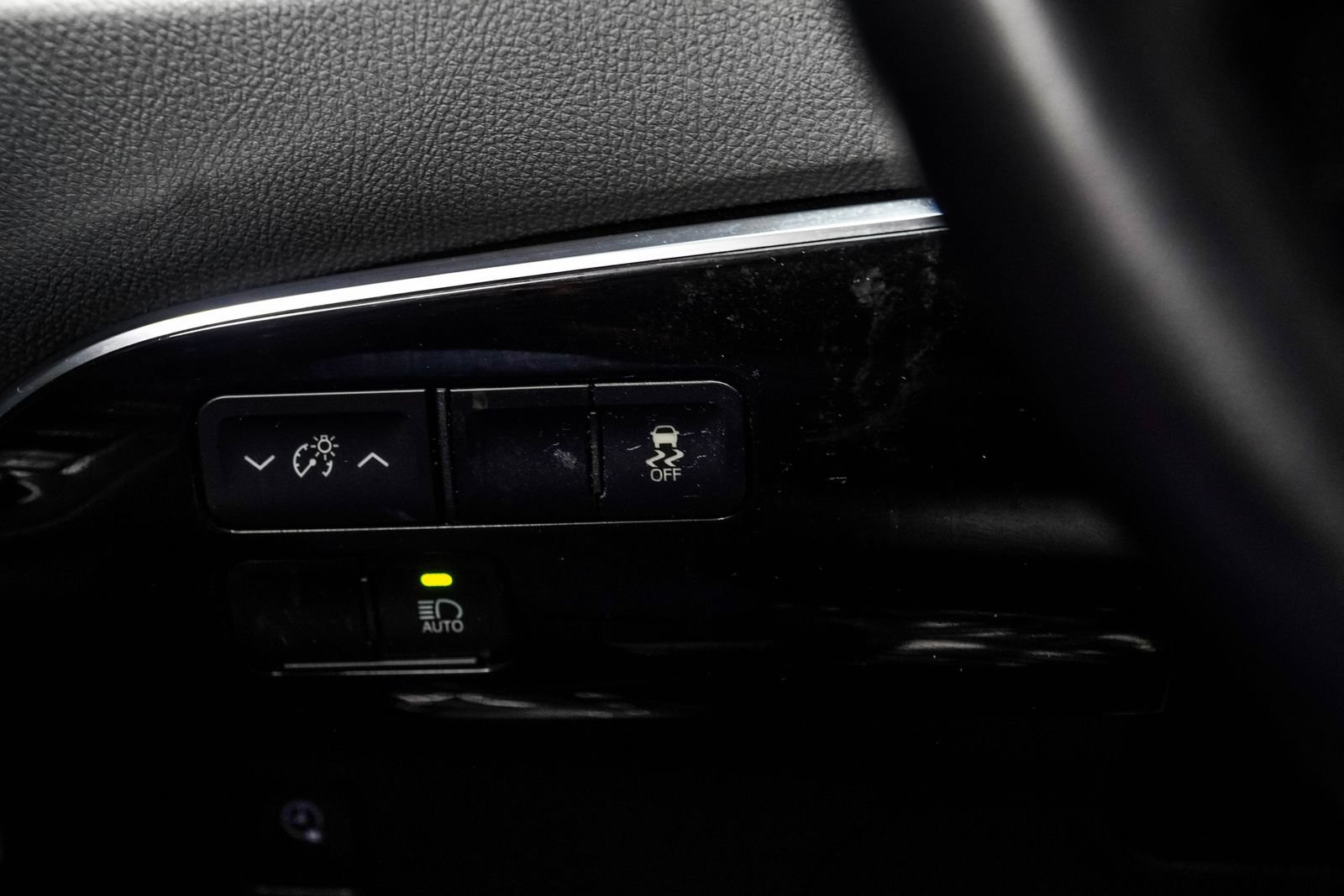 Used 2021 Toyota Prius Prime XLE FWD image 32