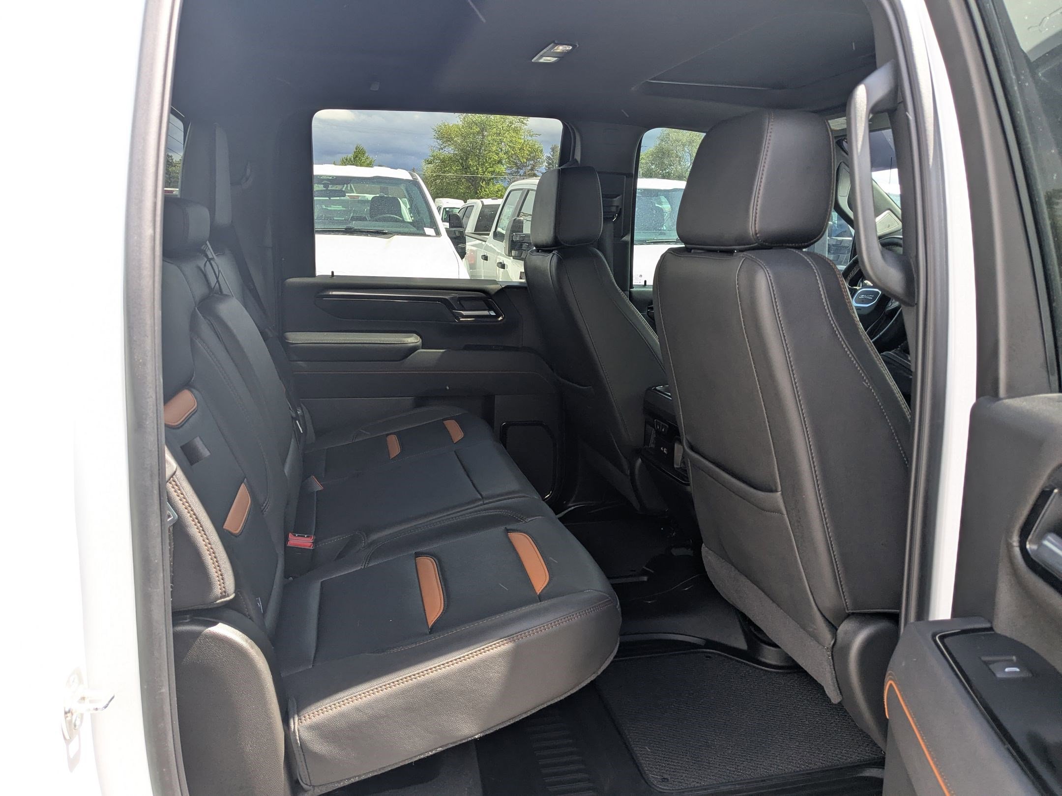 Used 2025 GMC Sierra 3500 AT4 w/ AT4 Preferred Package AWD/4WD image 35