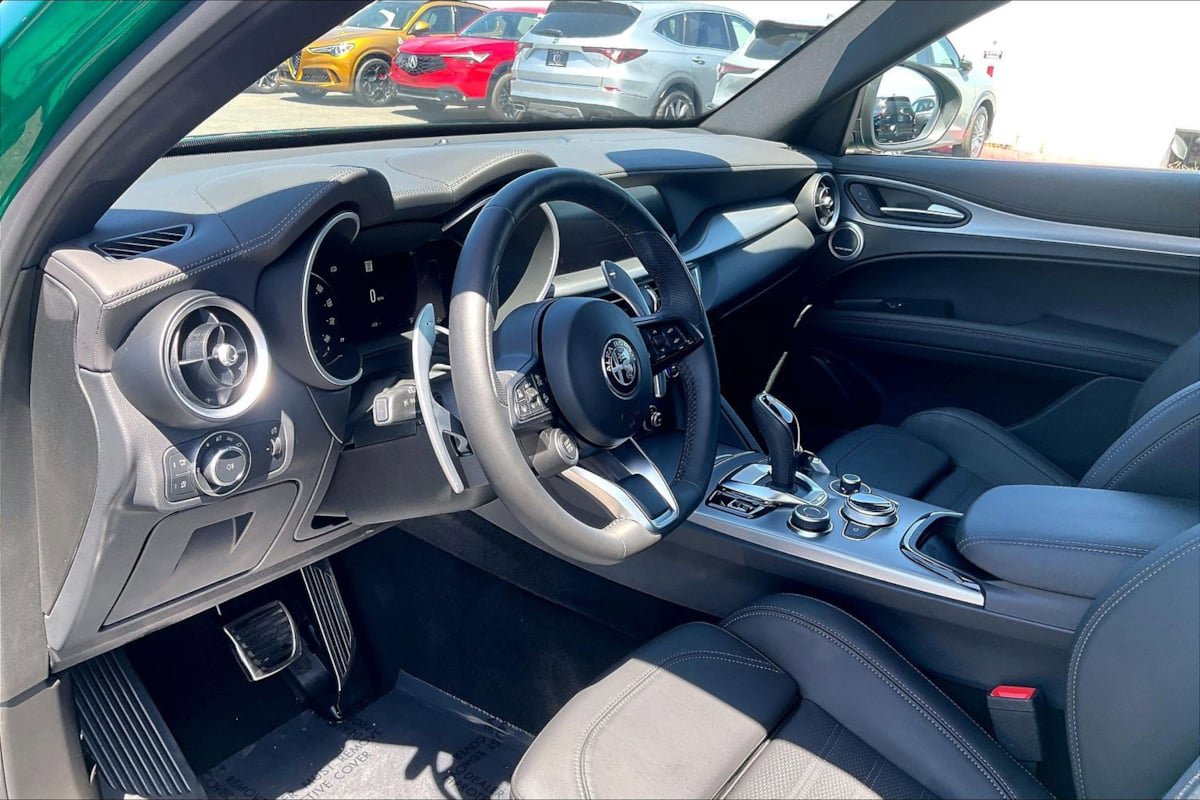 Used 2025 Alfa Romeo Stelvio Sprint AWD/4WD image 12