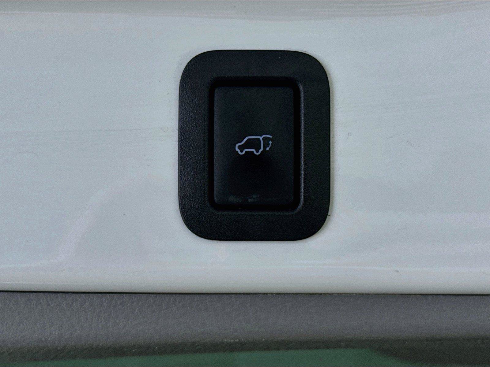 Used 2017 Toyota Highlander XLE AWD/4WD image 30
