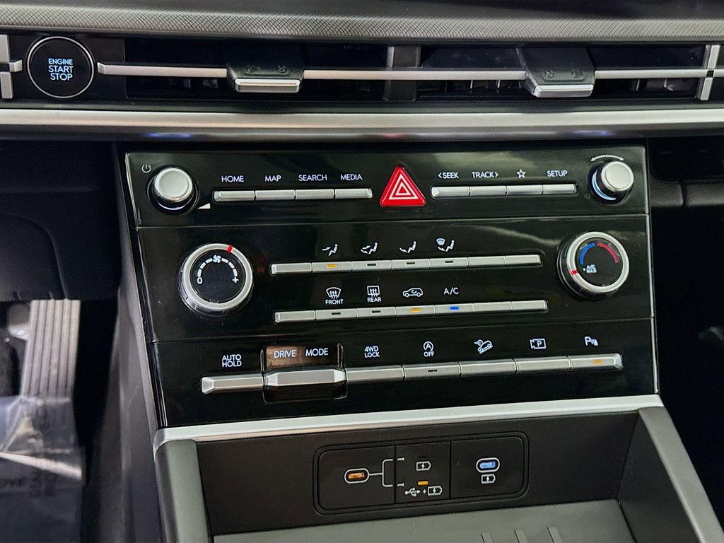 Used 2025 Hyundai Santa Fe SE image 8