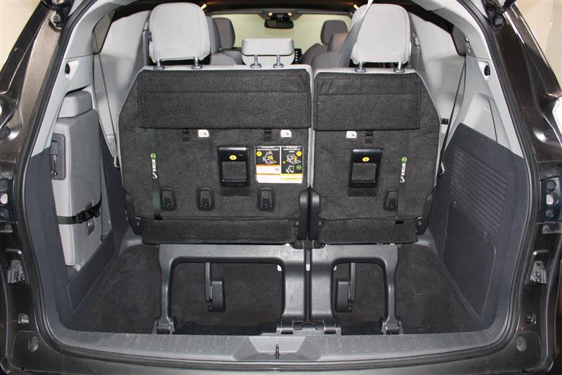 Used 2023 Toyota Sienna LE w/ LE Plus Package FWD image 32