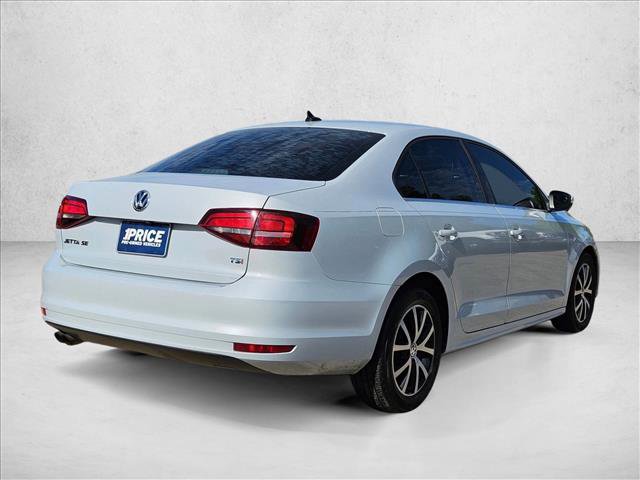 Used 2017 Volkswagen Jetta SE image 3