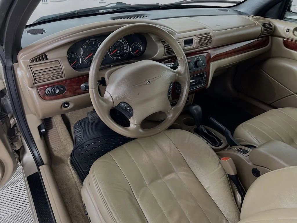 Used 2002 Chrysler Sebring LXi image 10