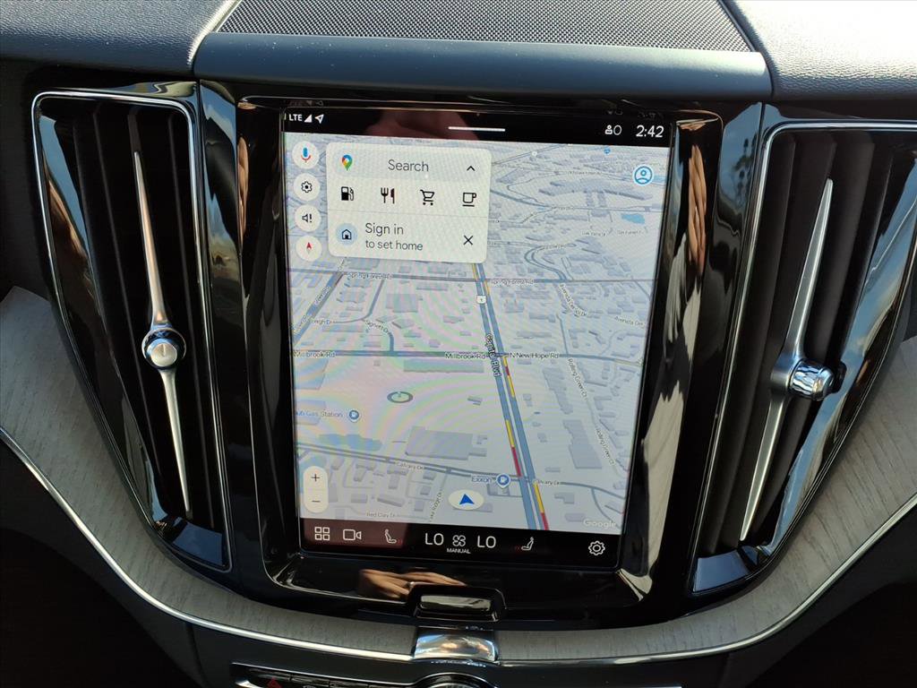 Certified 2025 Volvo XC60 B5 Plus image 14