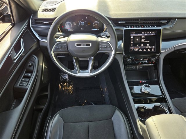 Used 2022 Jeep Grand Cherokee L Laredo image 13