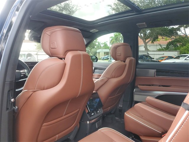 New 2026 Cadillac Vistiq Platinum image 7