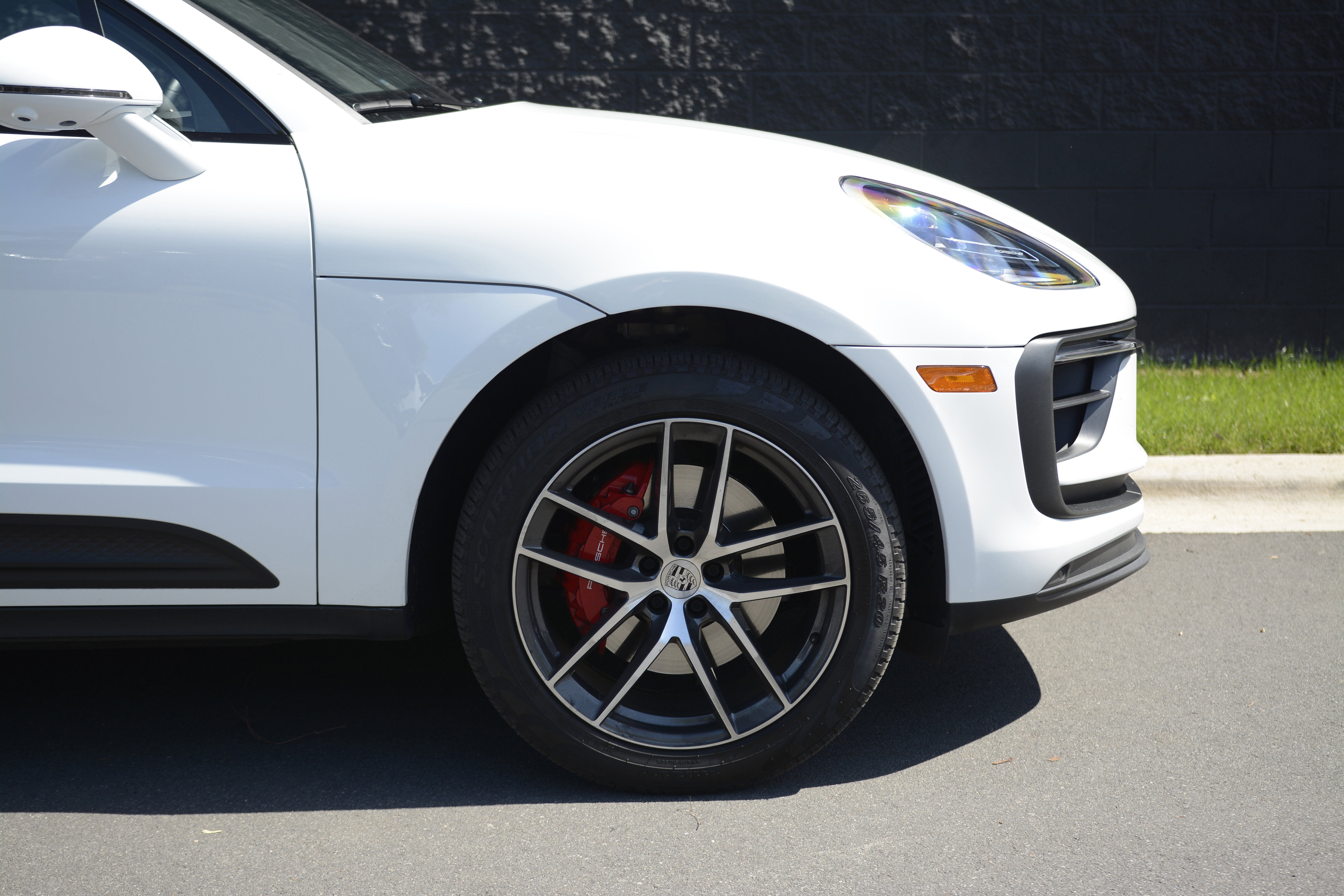Certified 2022 Porsche Macan S AWD/4WD image 11