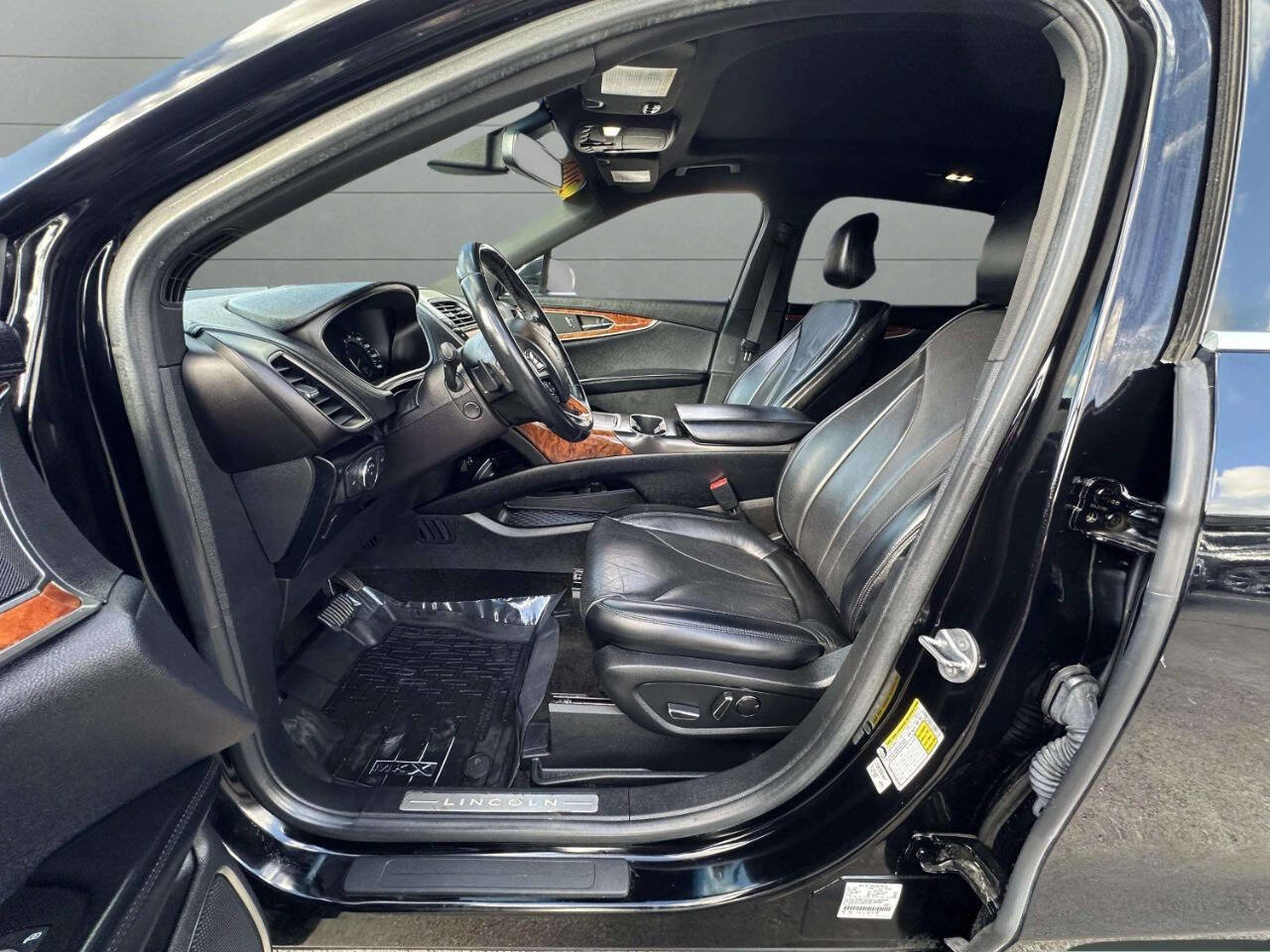 Used 2018 Lincoln MKX Reserve w/ Lincoln MKX Climate Package image 18