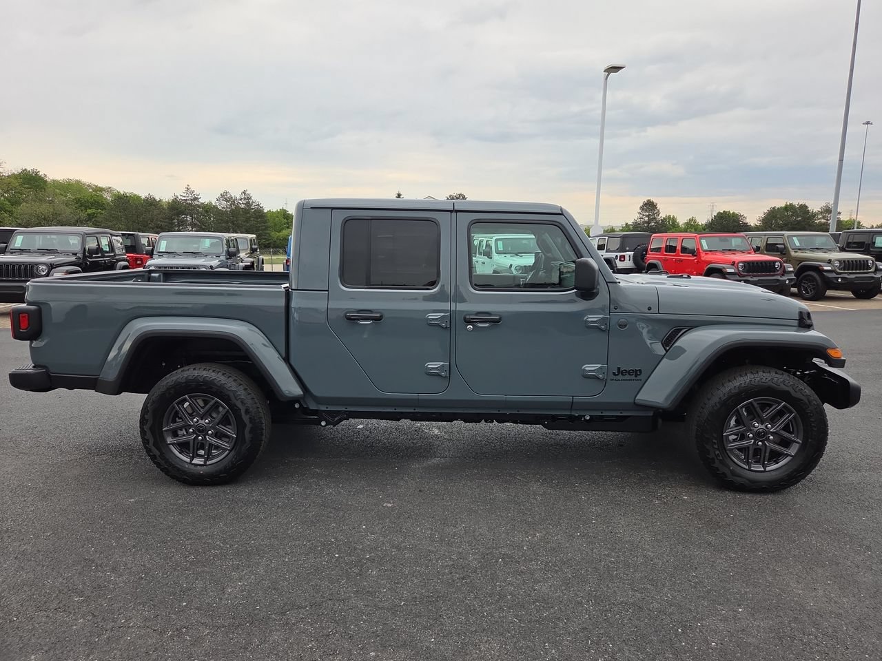 New 2026 Jeep Gladiator Sport AWD/4WD image 9
