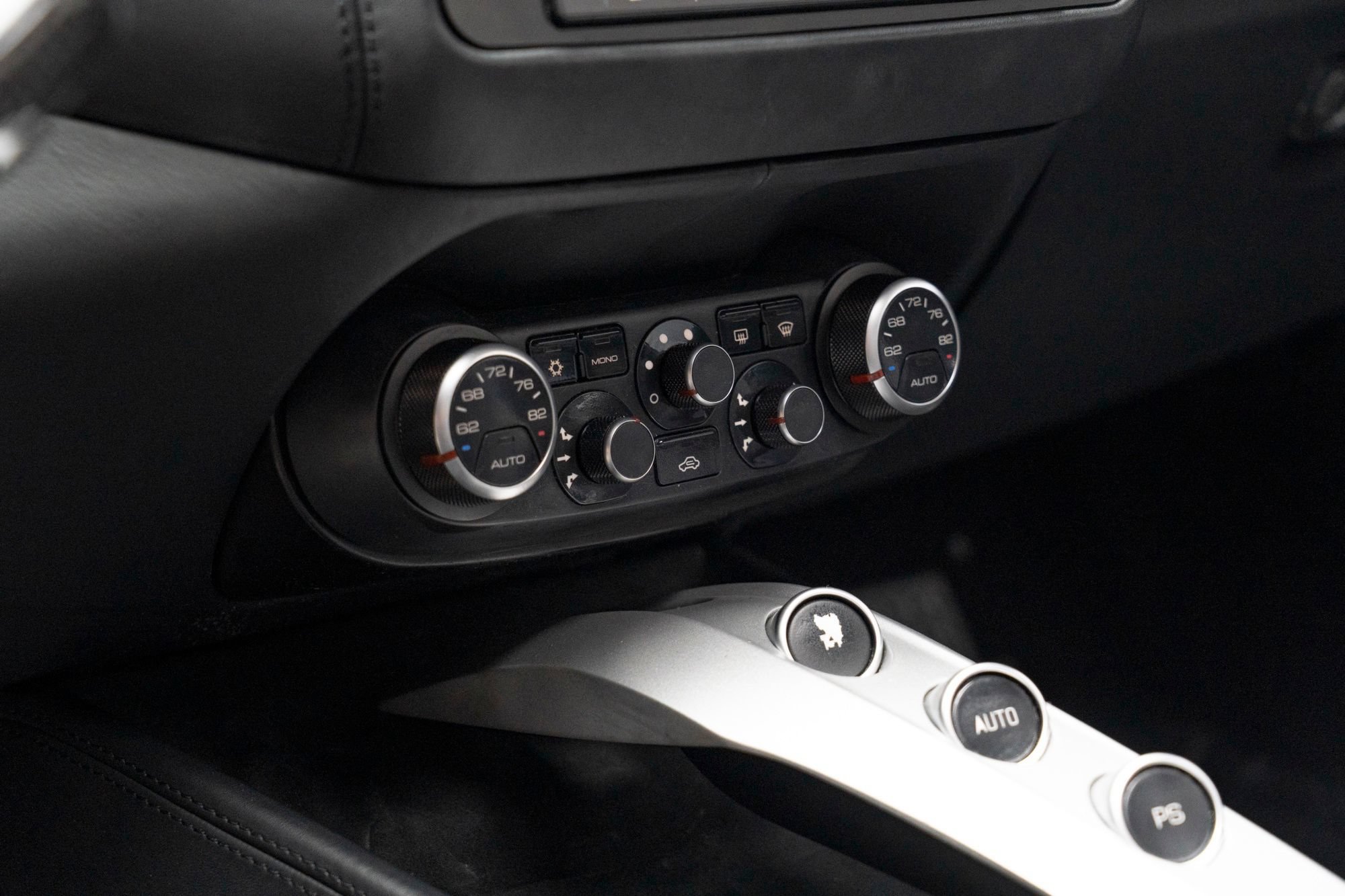 Used 2016 Ferrari California T RWD image 31