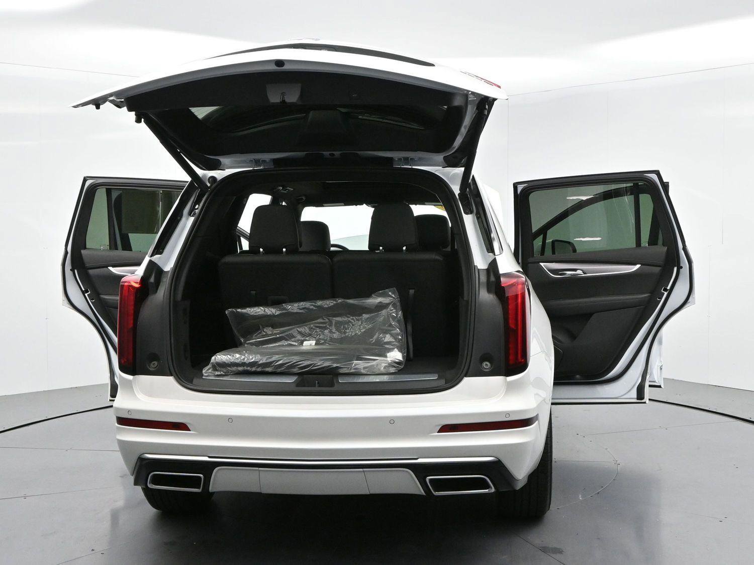 Certified 2025 Cadillac XT6 Luxury FWD image 49