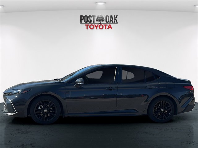 Used 2025 Toyota Camry SE image 4