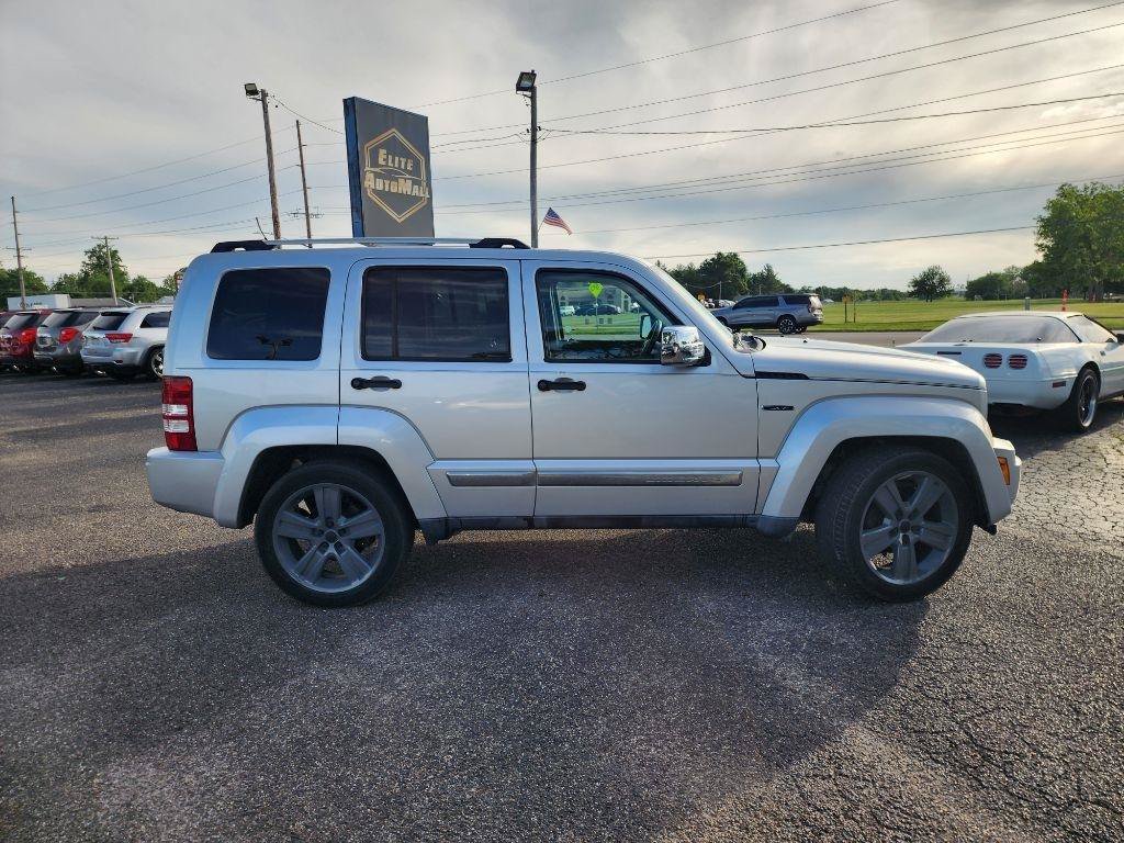 Used 2011 Jeep Liberty Sport AWD/4WD image 4