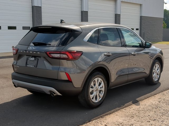 Certified 2024 Ford Escape Active w/ Cold Weather Package FWD image 3