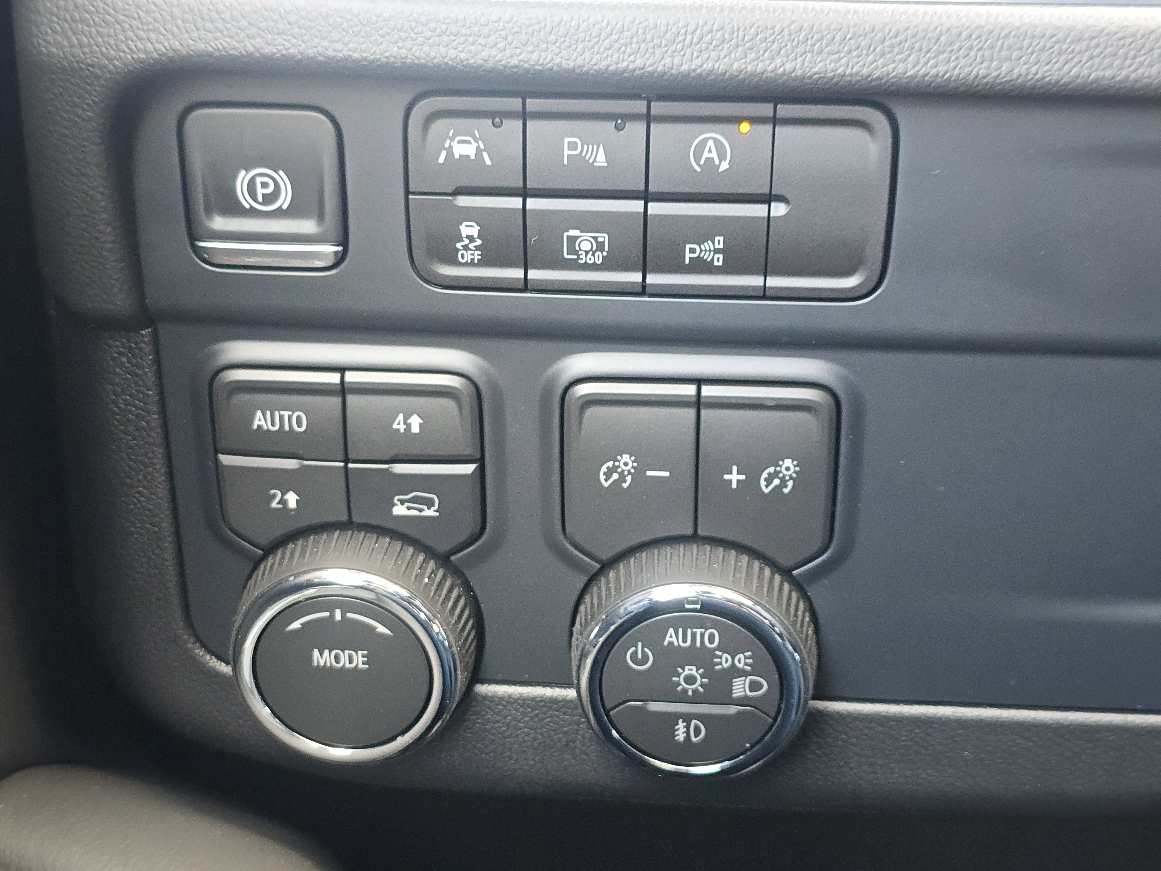 New 2025 Chevrolet Suburban Premier image 25