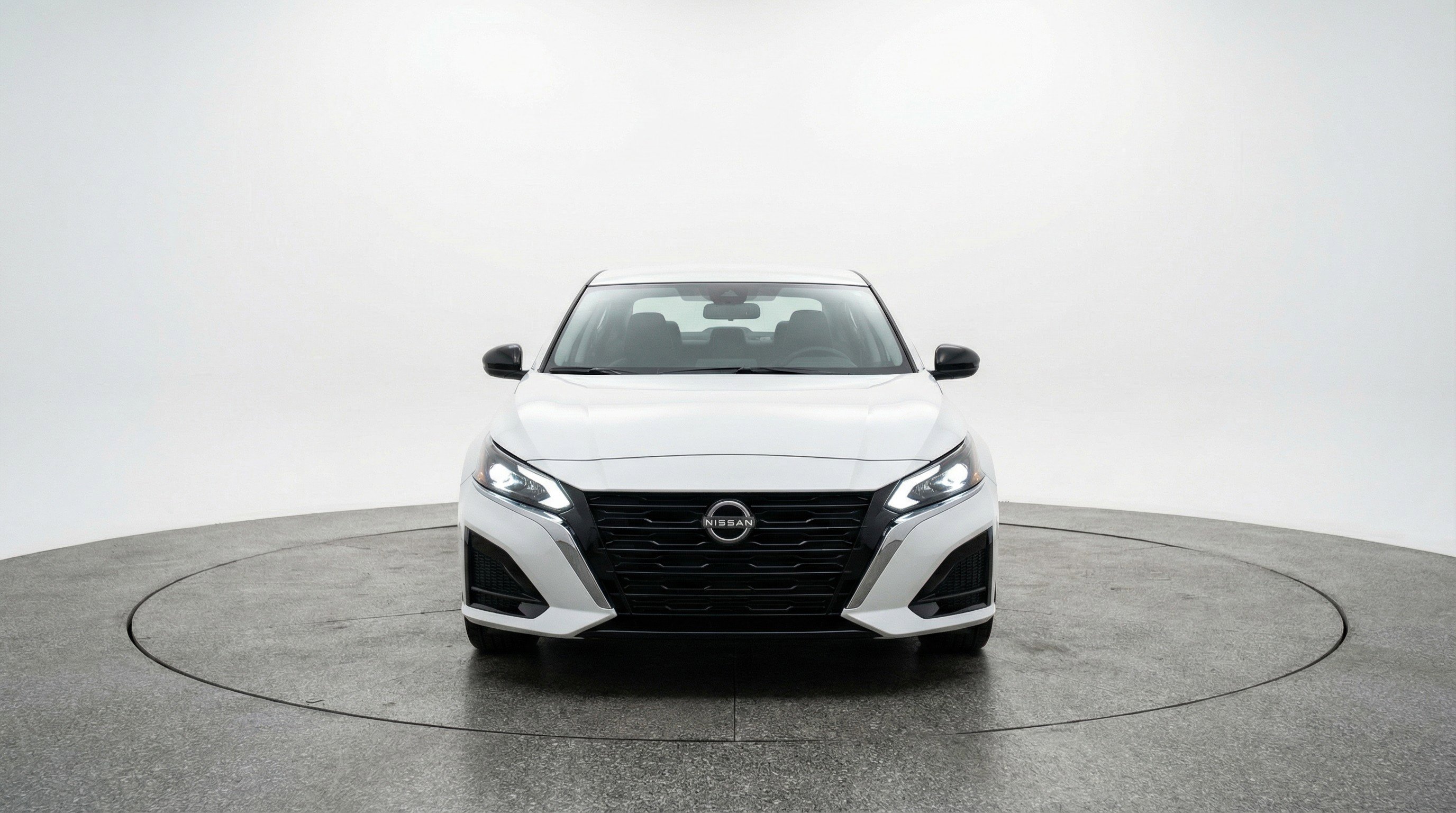 Used 2025 Nissan Altima 2.5 SV FWD image 2