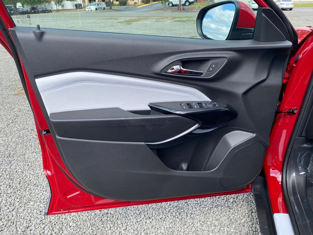 New 2026 Chevrolet Trax LT image 9