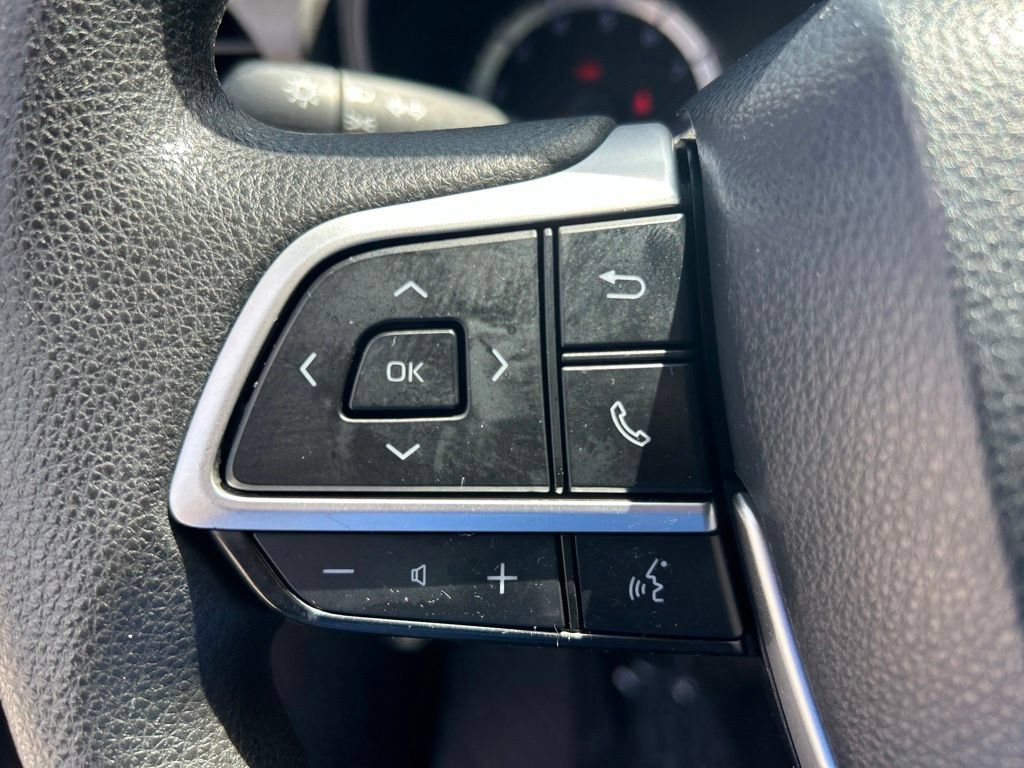 Used 2022 Toyota Highlander L FWD image 42